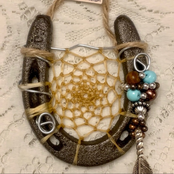 The Lucky Horse Shiloh Horse Rescue Beaded Feather Horseshoe Dreamcatcher Decor - Picture 3 of 9